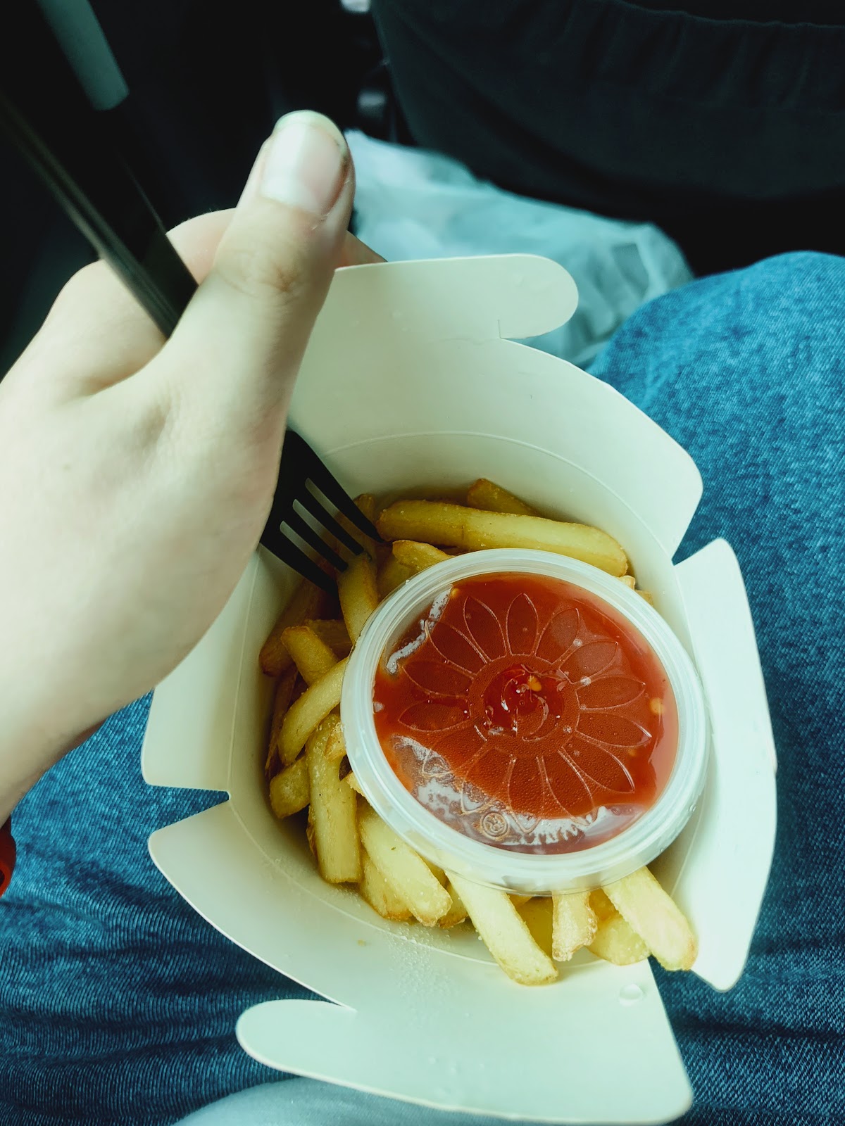 Box frytek z sosem do umaczania